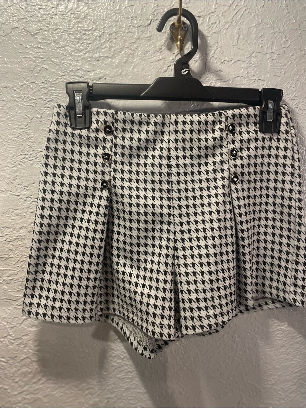 Girls Houndstooth Pleated Shorts - Black & White